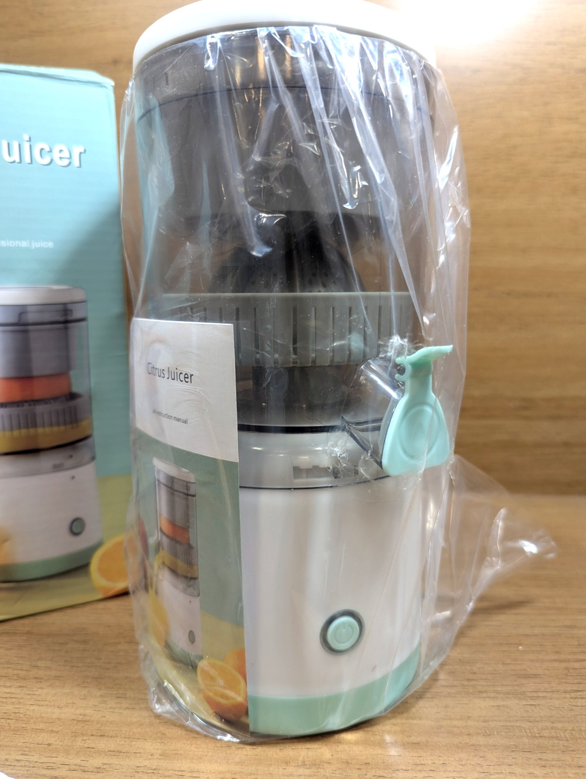 Wireless Juicer USB Rechargeable Portable Fruit Squeezer Orange Citrus Juicer