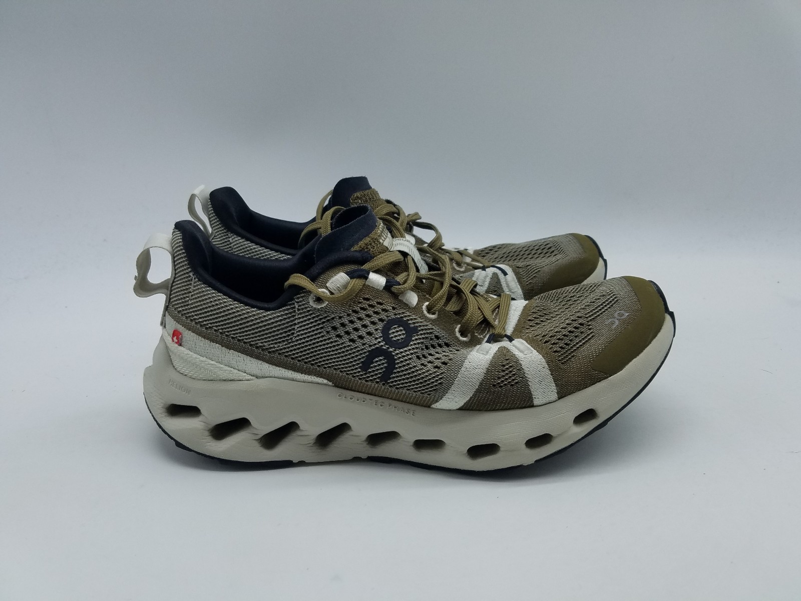 On Cloudsurfer Trail Swiss Engineering Women's Size 6 Running Shoes Multicolor