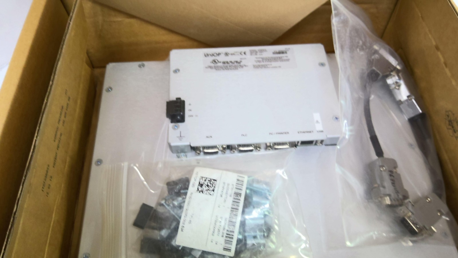 UniOP eTOP312U201 Control Panel 24V 1.05A