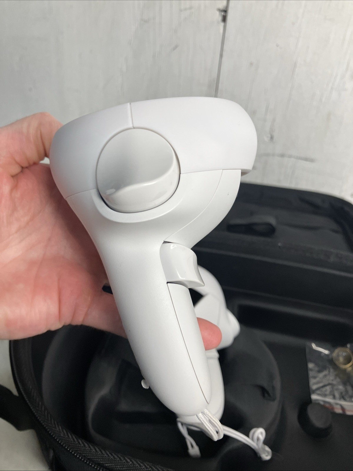 Meta Quest 2 VR Headset With Controllers & Carrying Case Pre-Owned