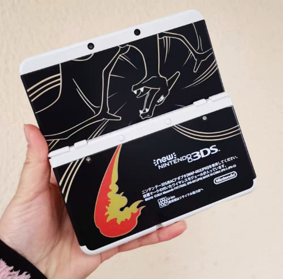 New Nintendo 3DS Cover Plates - Pokemon Center Charizard Edition!