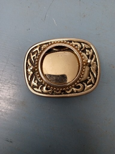Gold Color Southwest Belt Buckle Mounting *Missing A Screw* (LL)