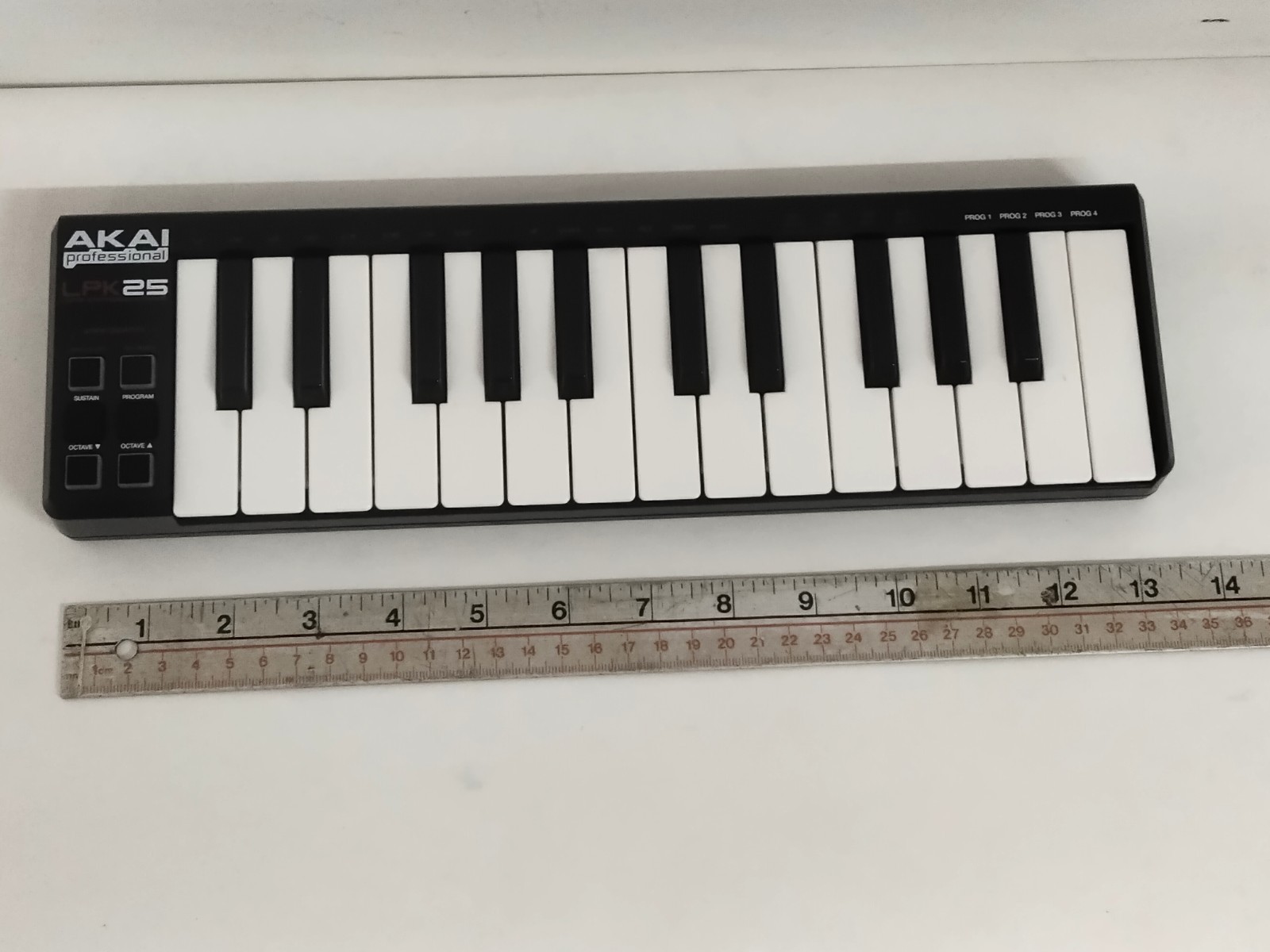 Akai Professional LPK25 Compact Keyboard Pad Controller 25-Key Tested Working