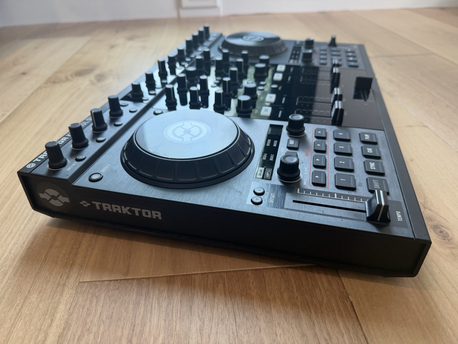 Native Instruments Traktor Kontrol S4-Namba Gear Backpack-Laptop stand-Cords