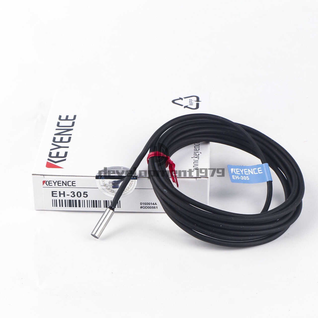 ONE New Keyence EH-305 Proximity Sensor