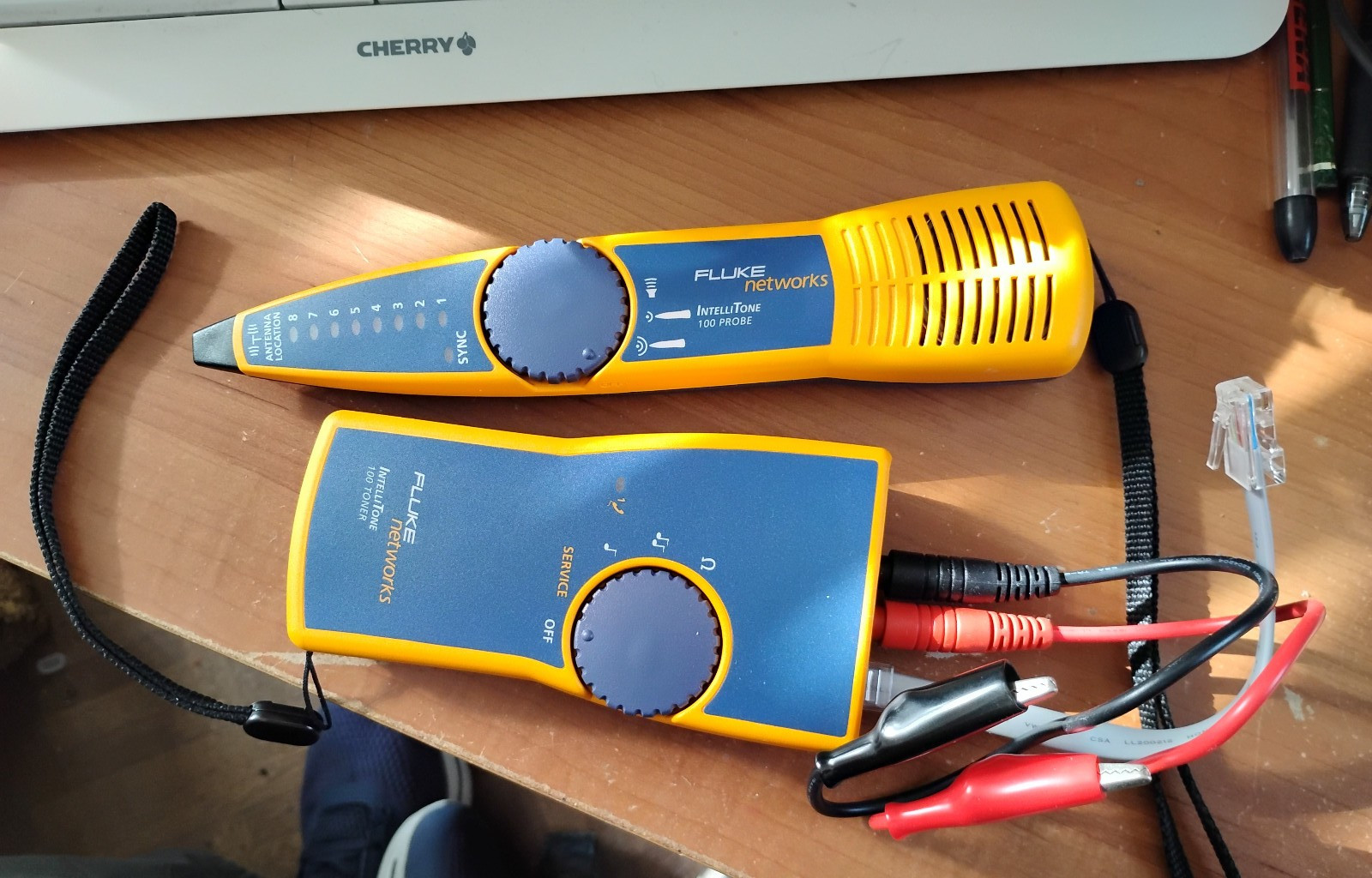 Fluke Networks IntelliTone 100 Toner and Probe