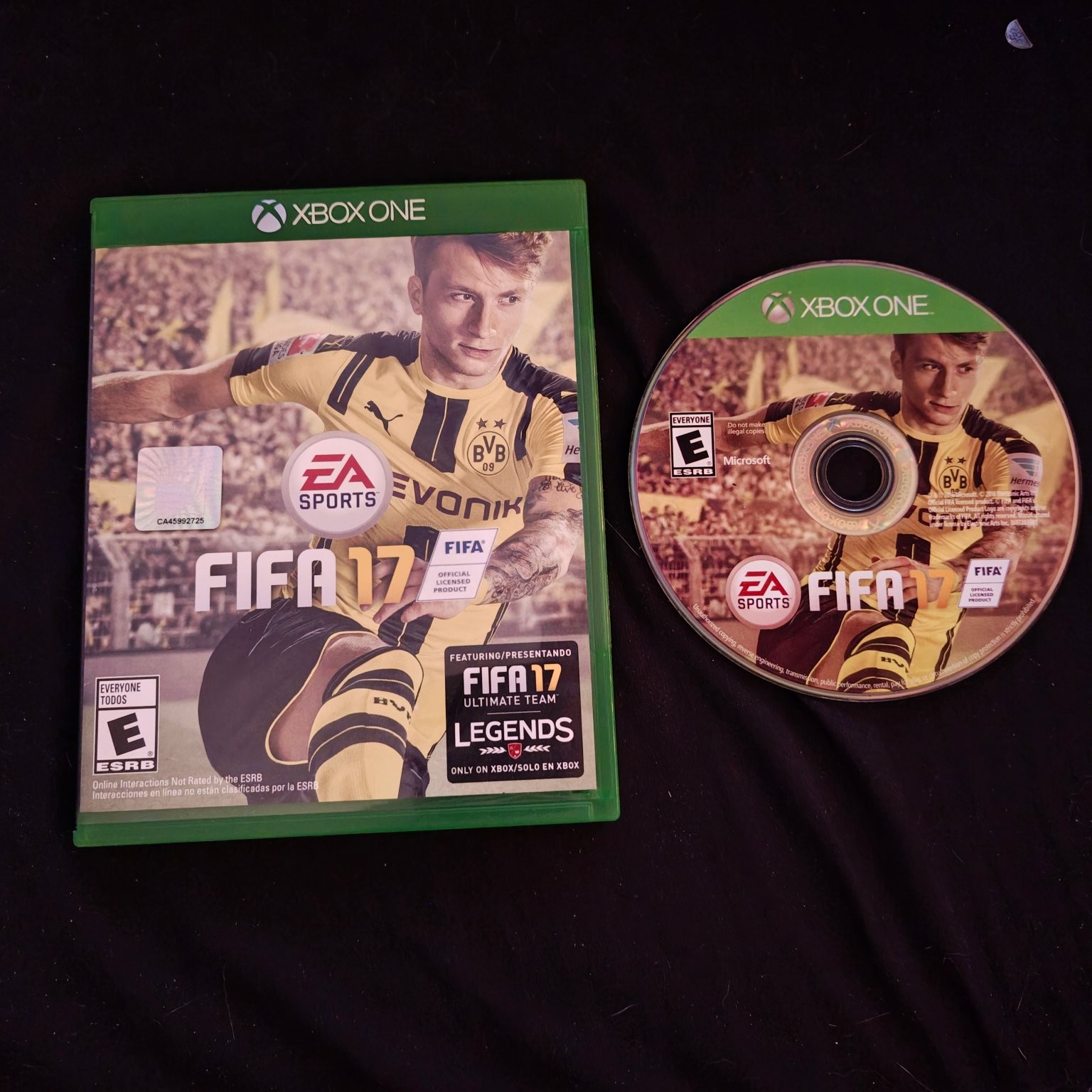FIFA 17 Standard Case Xbox One Ultimate Team Legends Replacement Disc