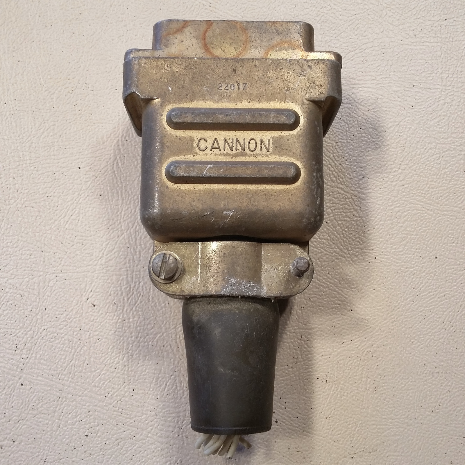 Cannon SR-RC1-N57A-P1 Connector