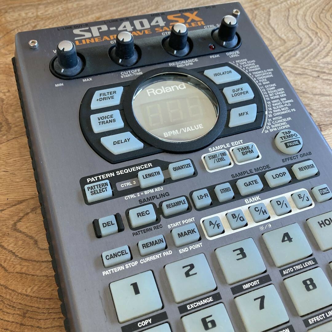Roland SP-404SX Compact Linear Wave Sampler used