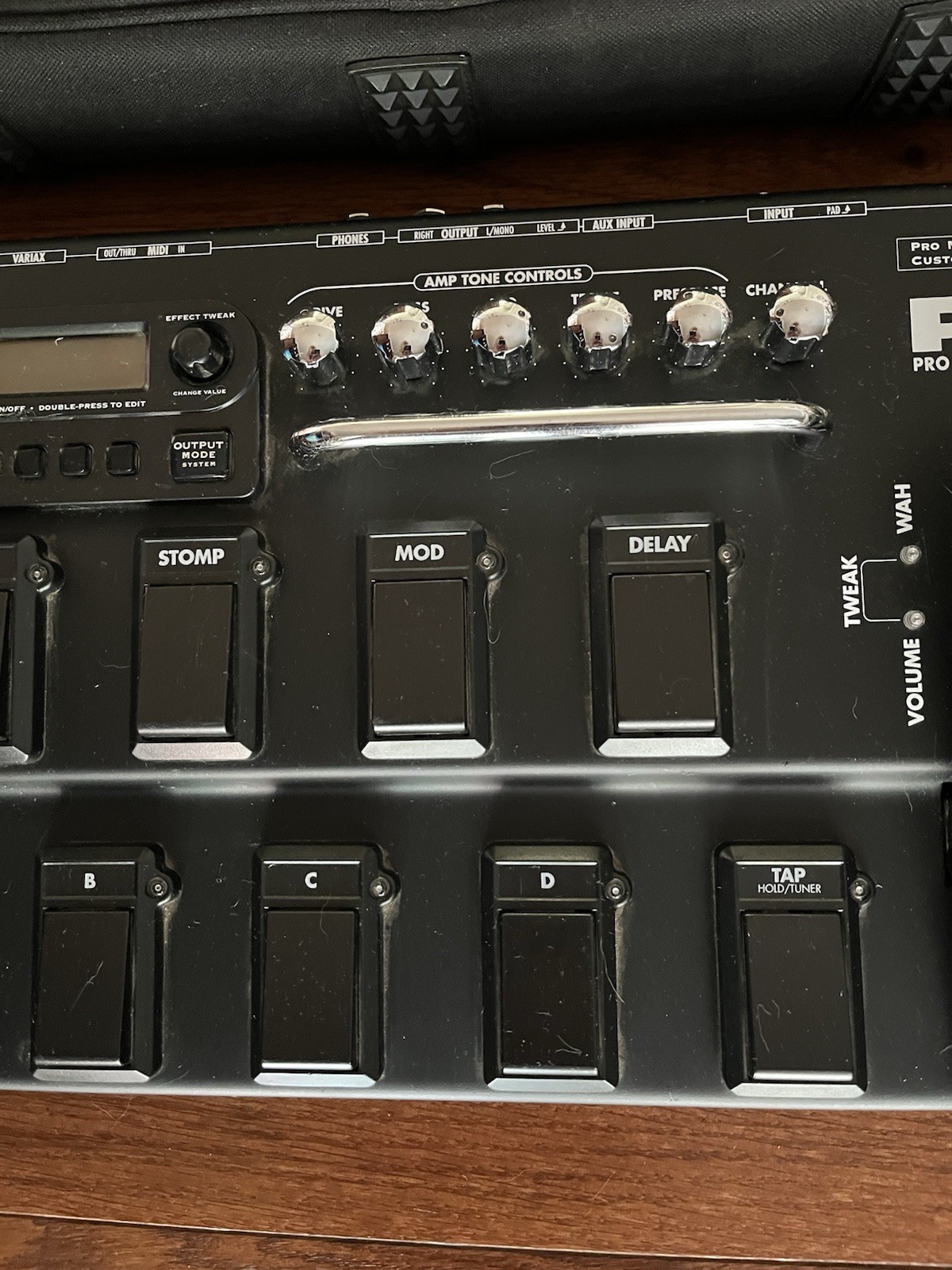 Line 6 POD XT LIVE Multi-Effects Guitar Pedal Digital Processor w/ Case
