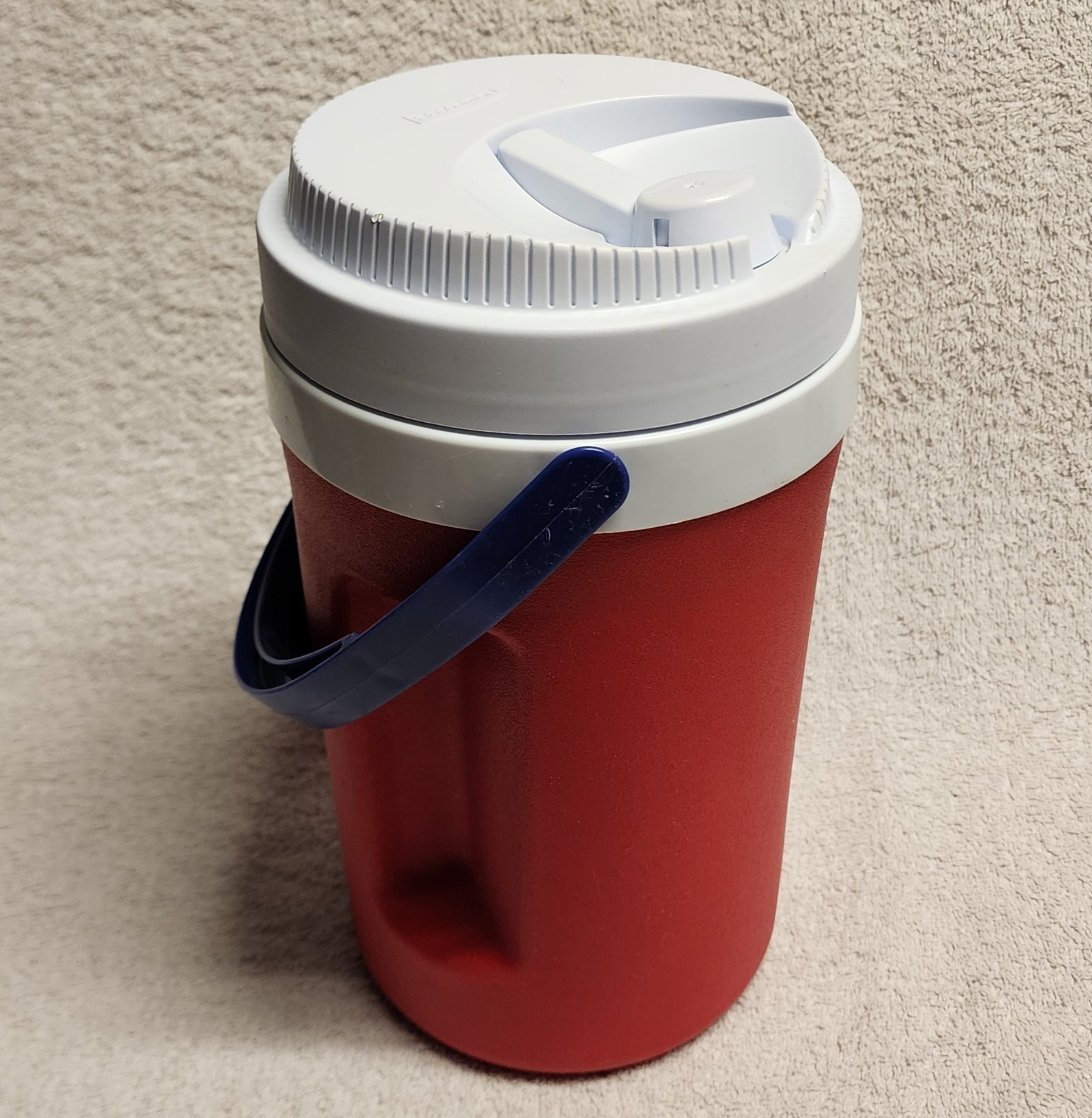 Vintage Rubbermaid Thermal Half Gallon Water Jug Model 1591 Red Made in USA 1996