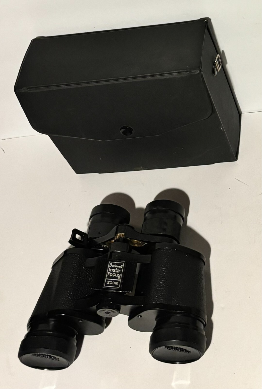 Bushmell Insta-Focus ZOOM binoculars with carrying case