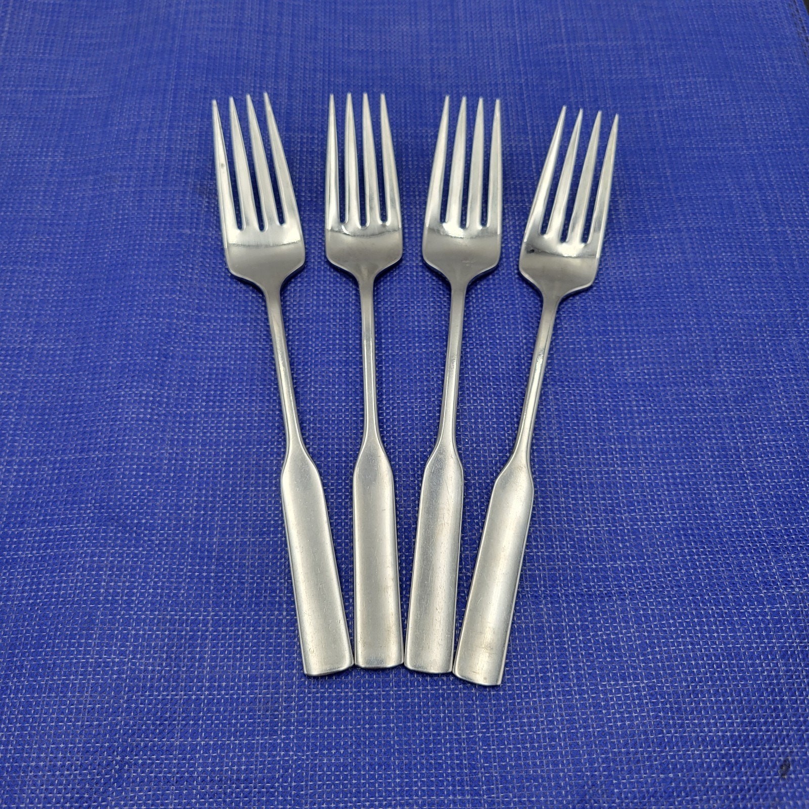 Oneida Antares Flatware Stainless Set Of 4 Pcs Dinner Fork Discontinued Vintage