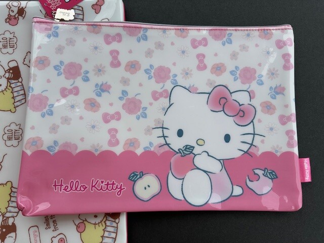NEW Hello Kitty Folder A4 Document File Zipper Storage Case