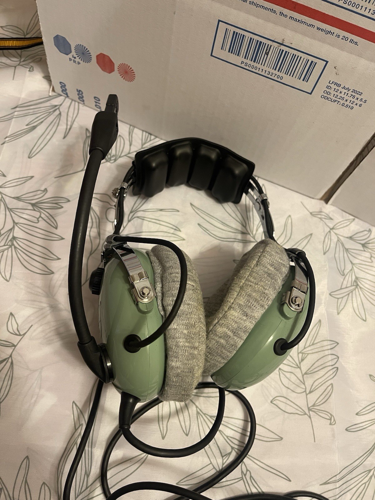 David Clark Noise Attenuating Aviation Headset/microphone. Model H10-20