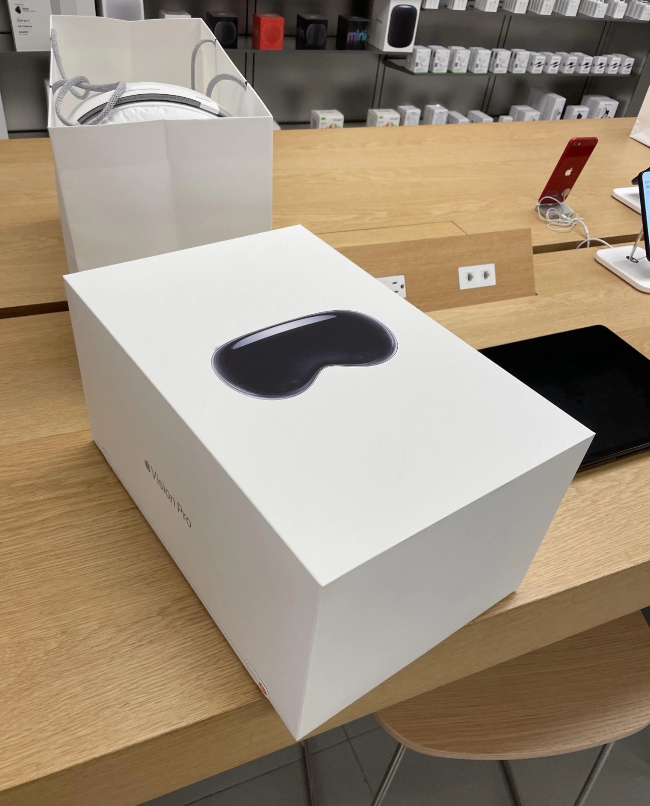 Apple Vision Pro 1TB w/ Light Seal-21W/Solo Knit Band-M - Price Negotiable