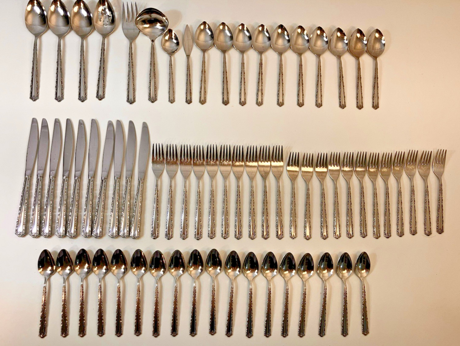 Lot Oneida Cherie Stainless Flatware