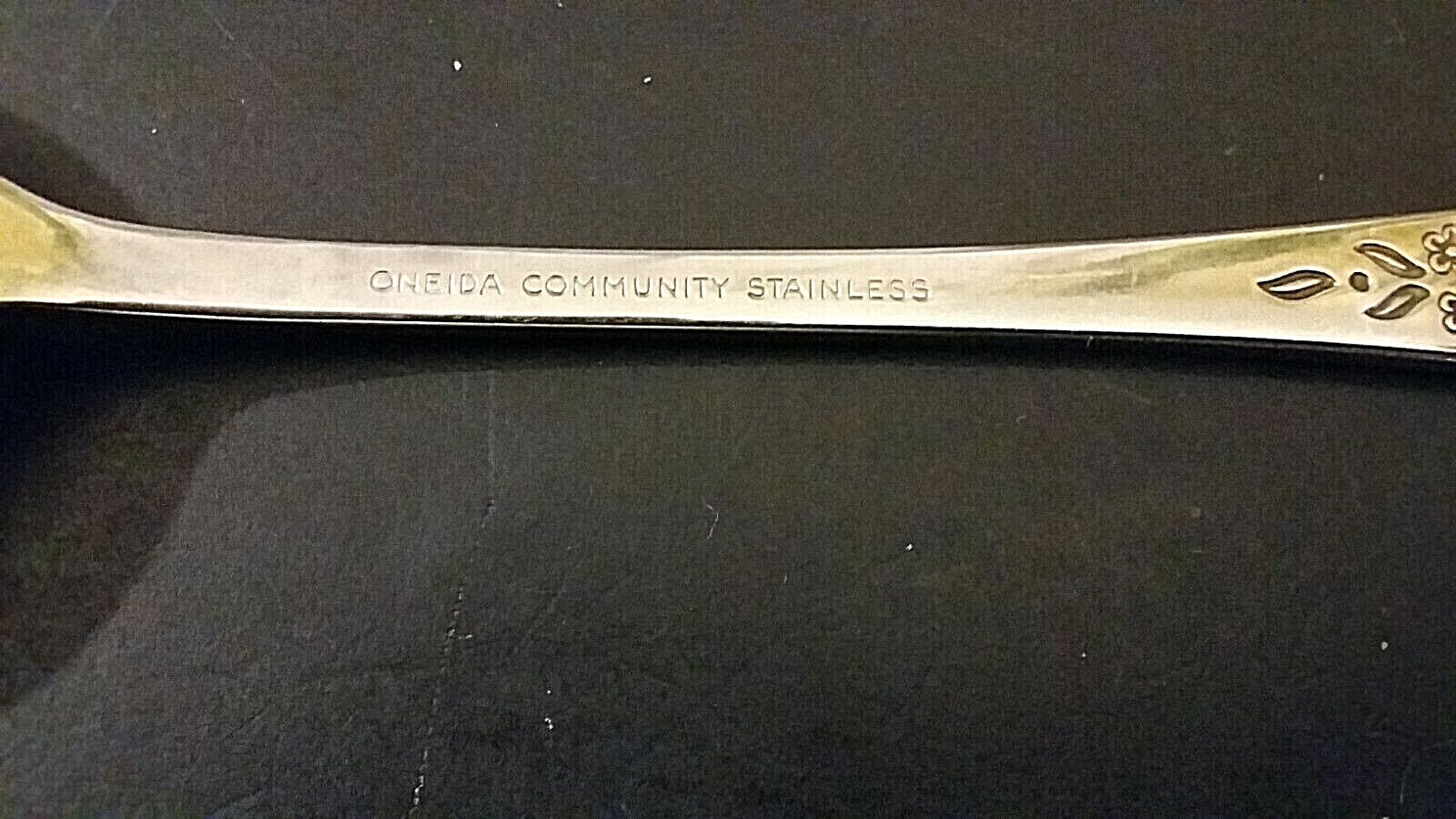 Oneida Vignette Stainless Tablespoon 8 3/8"