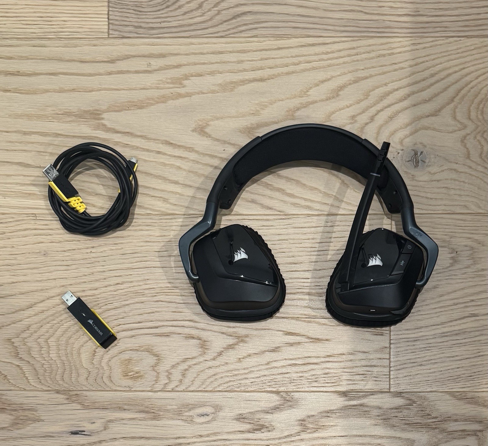 Corsair VOID PRO RGB Wireless 2.4GHz RF Over-Ear Headset Built-In Mic Black