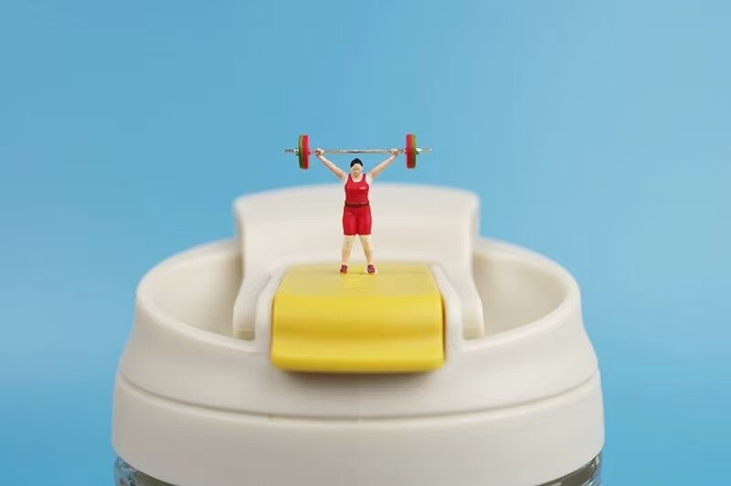 1:64 Painted Figure Model Miniature Resin Diorama Sand Weightlifter Sports Toy