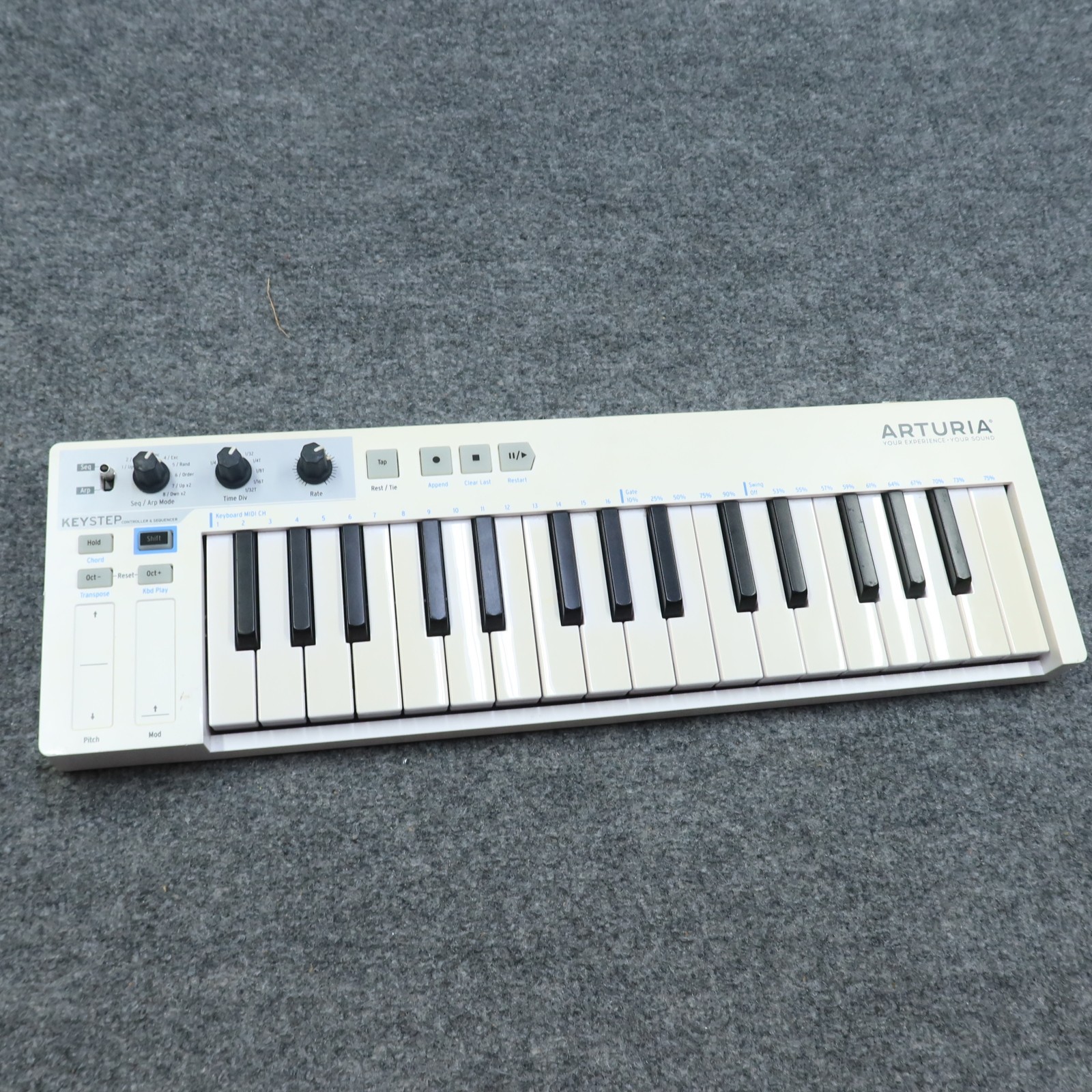 ARTURIA KeyStep Controller Sequencer 32 Key MIDI Keyboard White Electronic