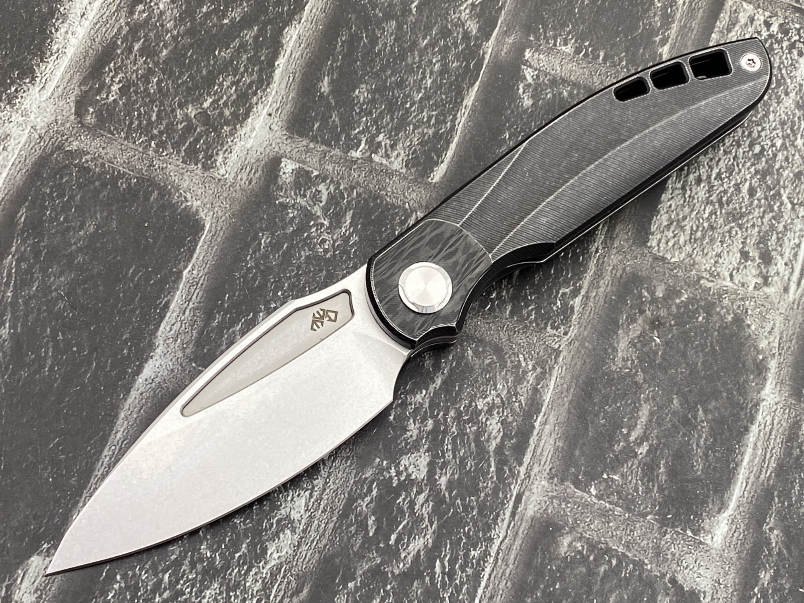 TwoSun TS341-Black-CF Folding Knives M390 Blade Titanium/CF Handle Pocket Knife
