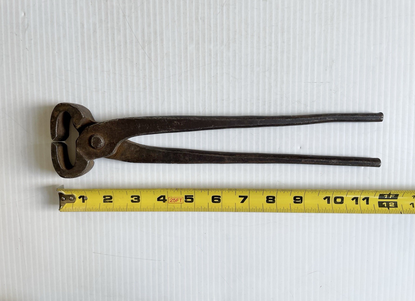 Vintage Vaughan & Bushnell Mfg Co. Nippers Farriers Metal Hand Tool 12”