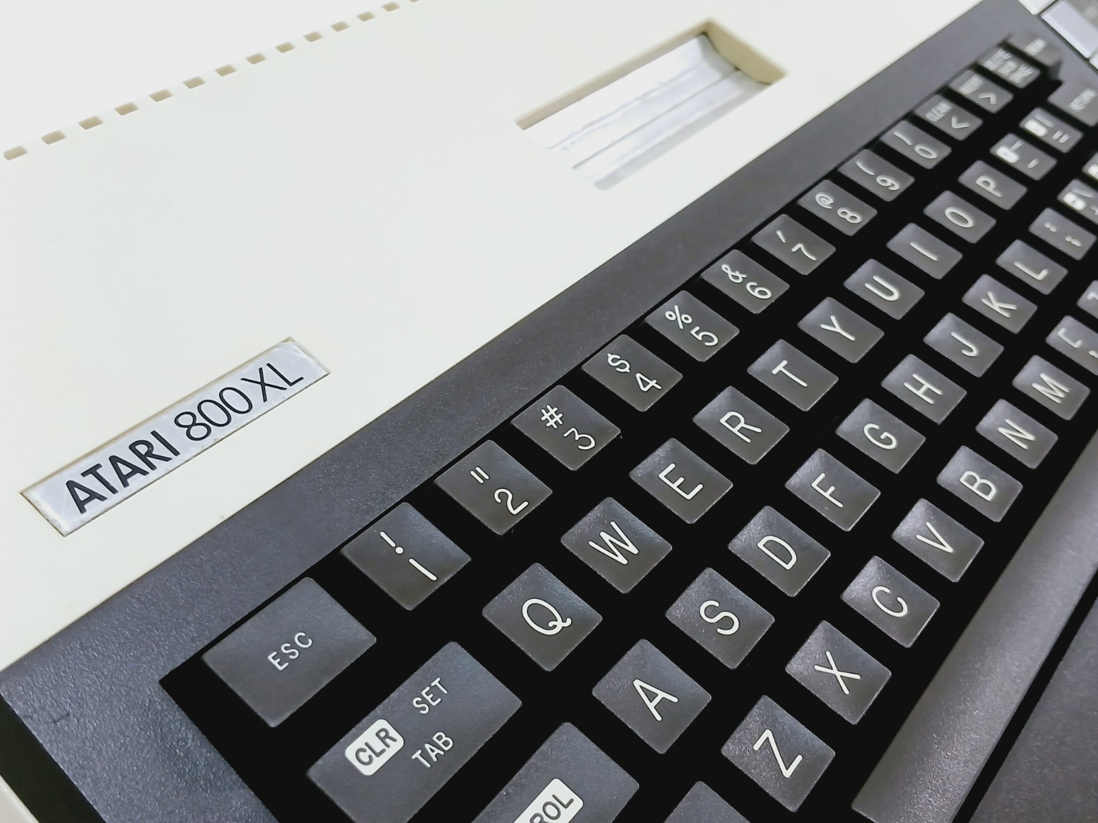 Atari 800XL Home Computer Vintage Retro System Console - For parts only