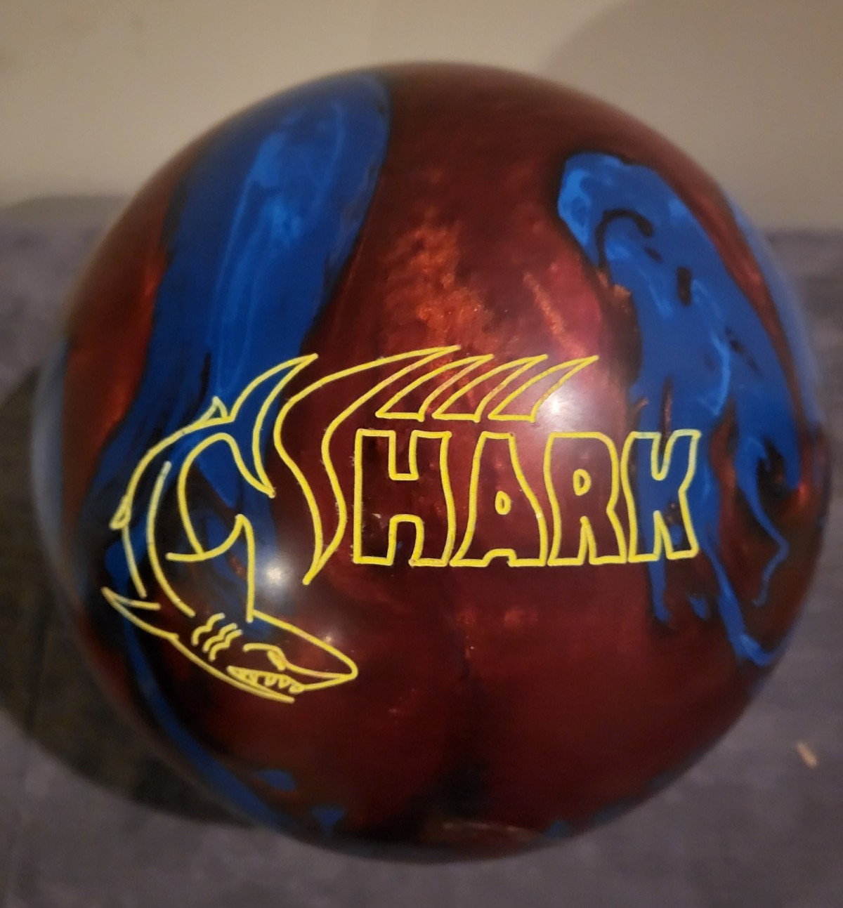 Brand New "UNDRILLED RARE" 15LB. Elite Shark Bowling Ball (Red & Blue Color)