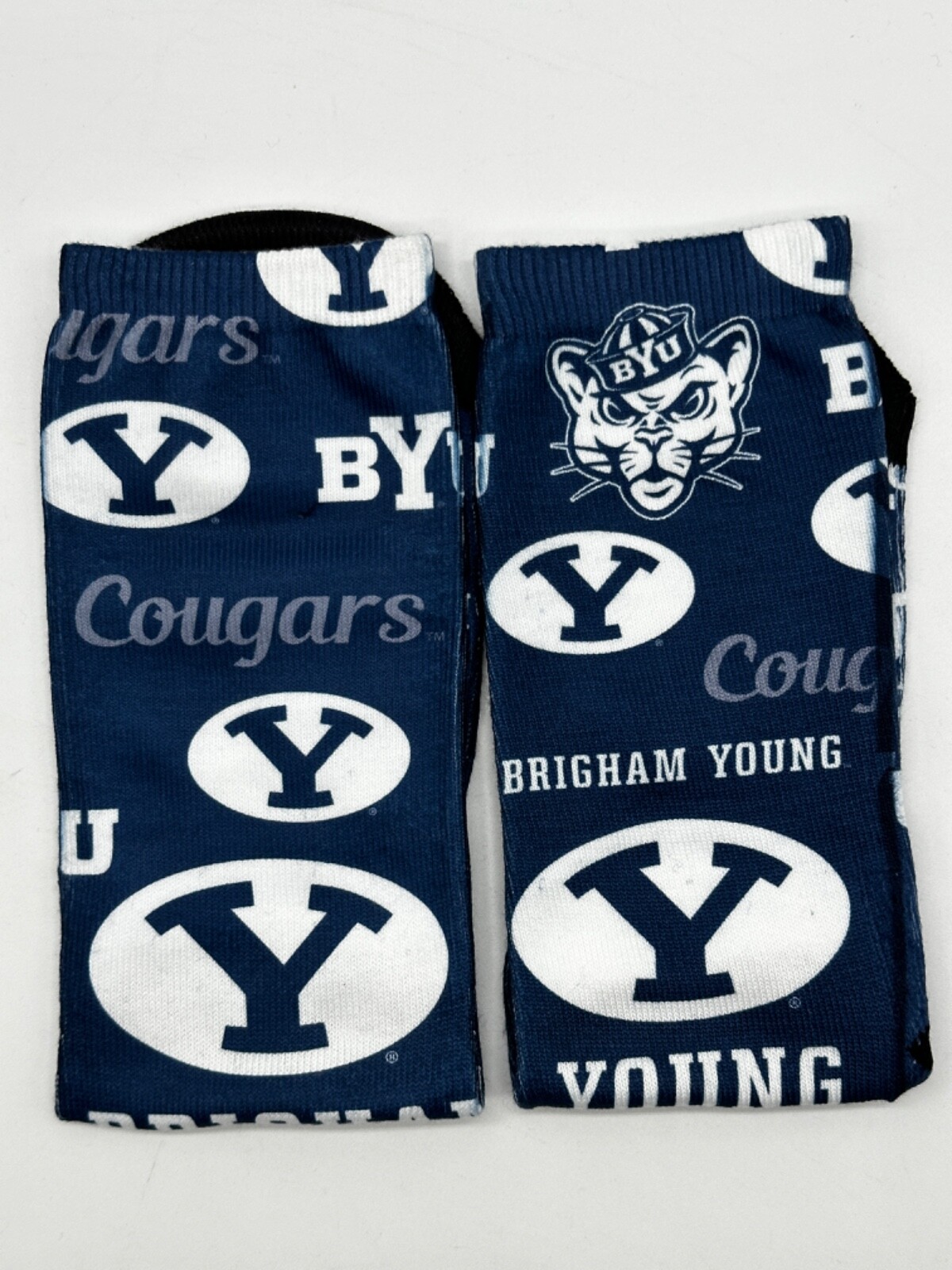 NEW ONE PAIR MENS "FOR BARE FEET" OFFICIALLY LICENSED COLLEGIATE SOCKS