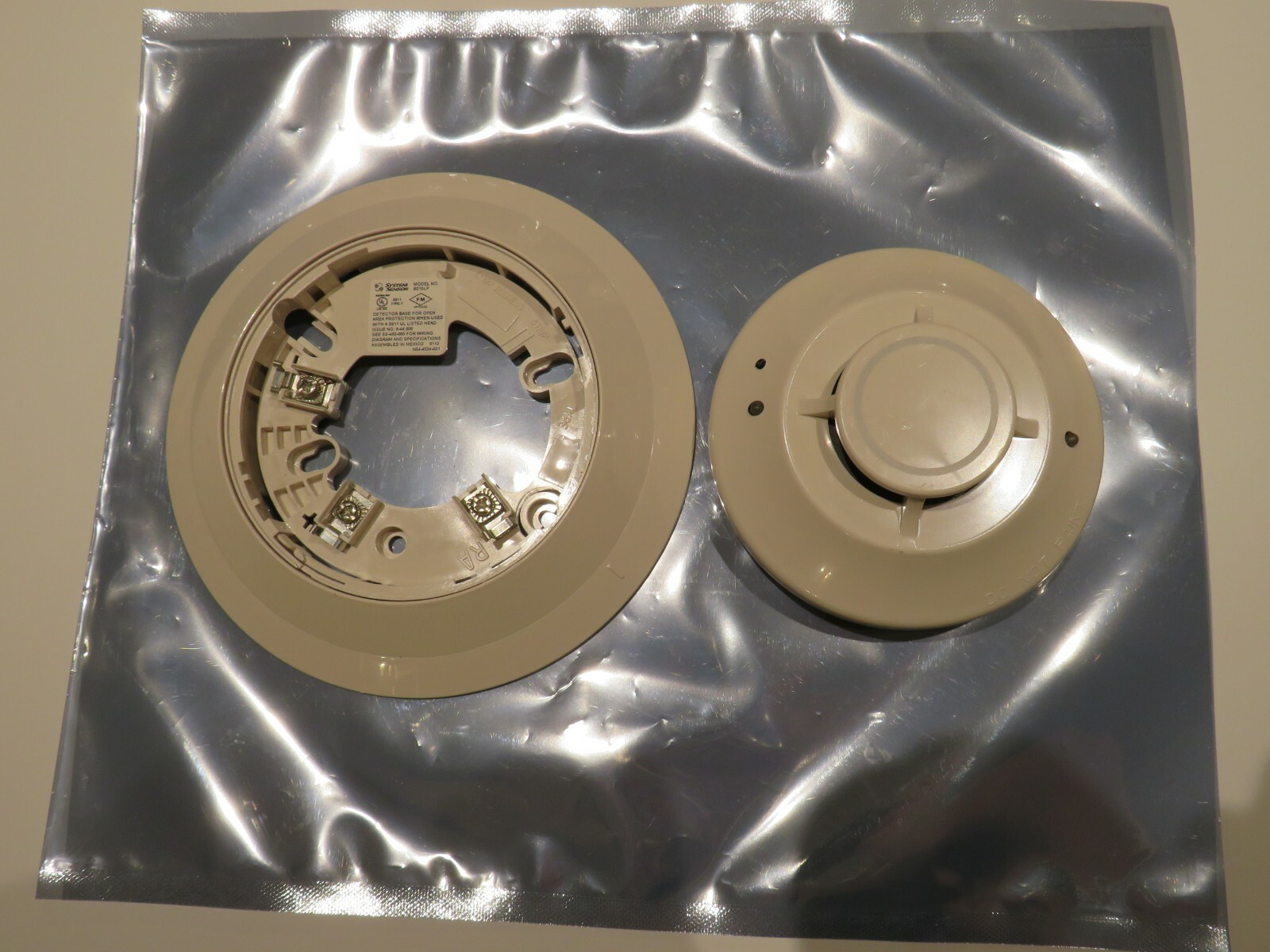 SYSTEM SENSOR 5251B ADDRESSABLE HEAT DETECTOR EXC COND INCLDS BASE 40 AVAL