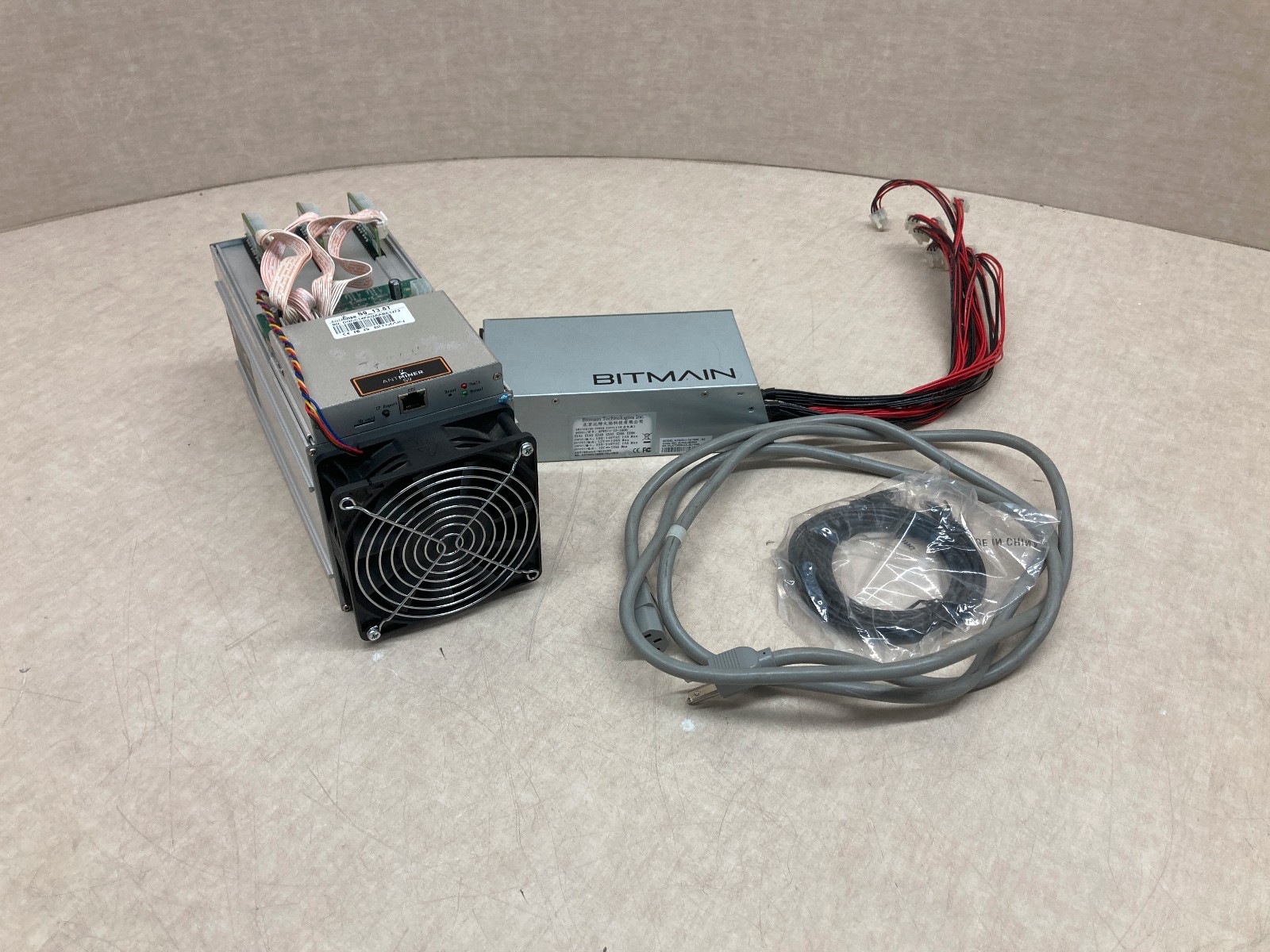 Bitmain Antminer S9 With PSU Running Braiins OS KLKT308AGAJBJ1485