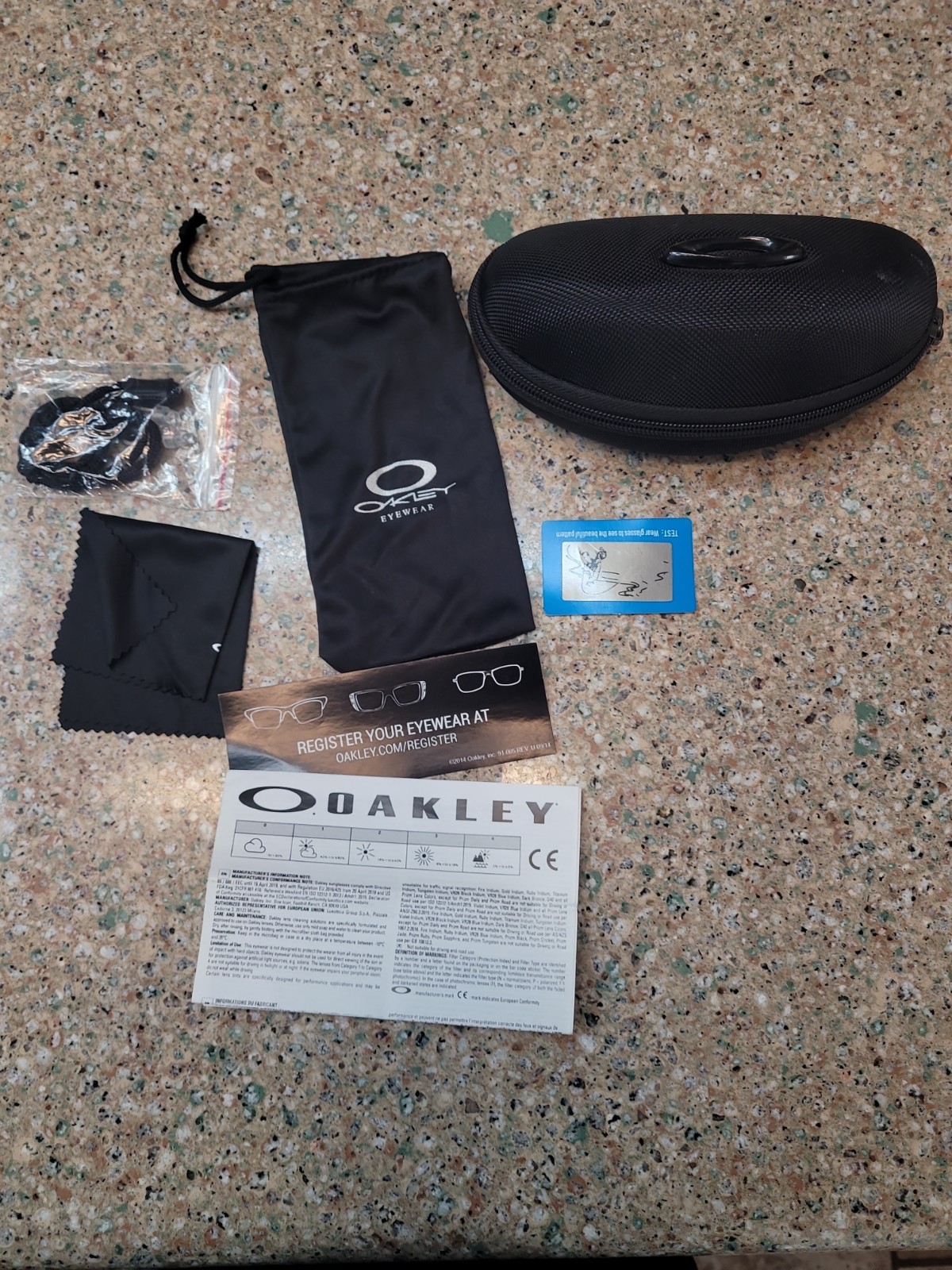 Oakley Sunglasses Case Only Hard Shell Oval Black Zippered Case Only W Paperwork