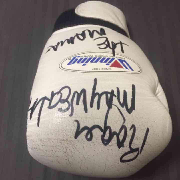 [WINNING] Roger Mayweather Autographed Boxing Glove (Right hand) Former Trainee