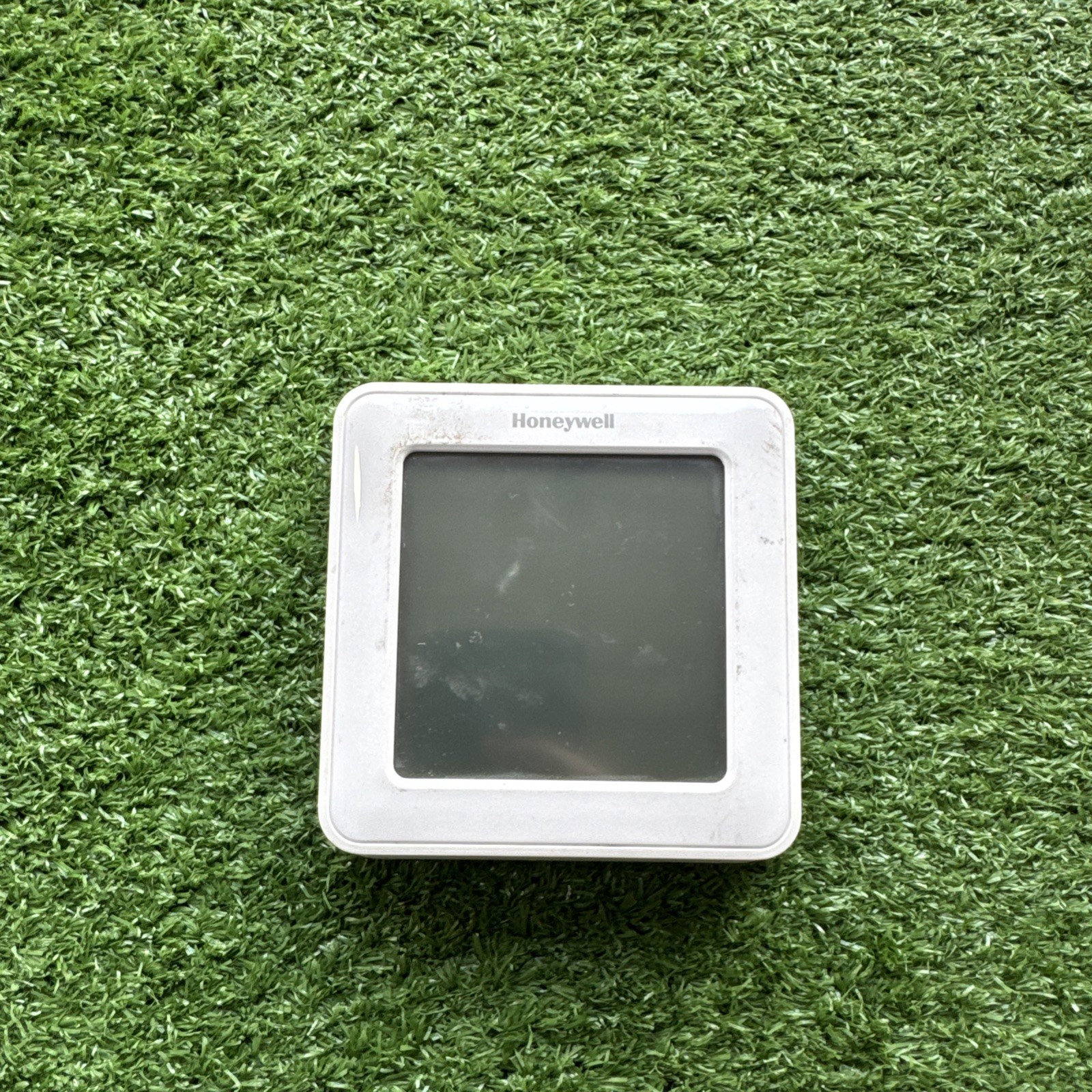 Honeywell Home T5 7 Day Programmable Touchscreen Thermostat RTH8560D ***No Back