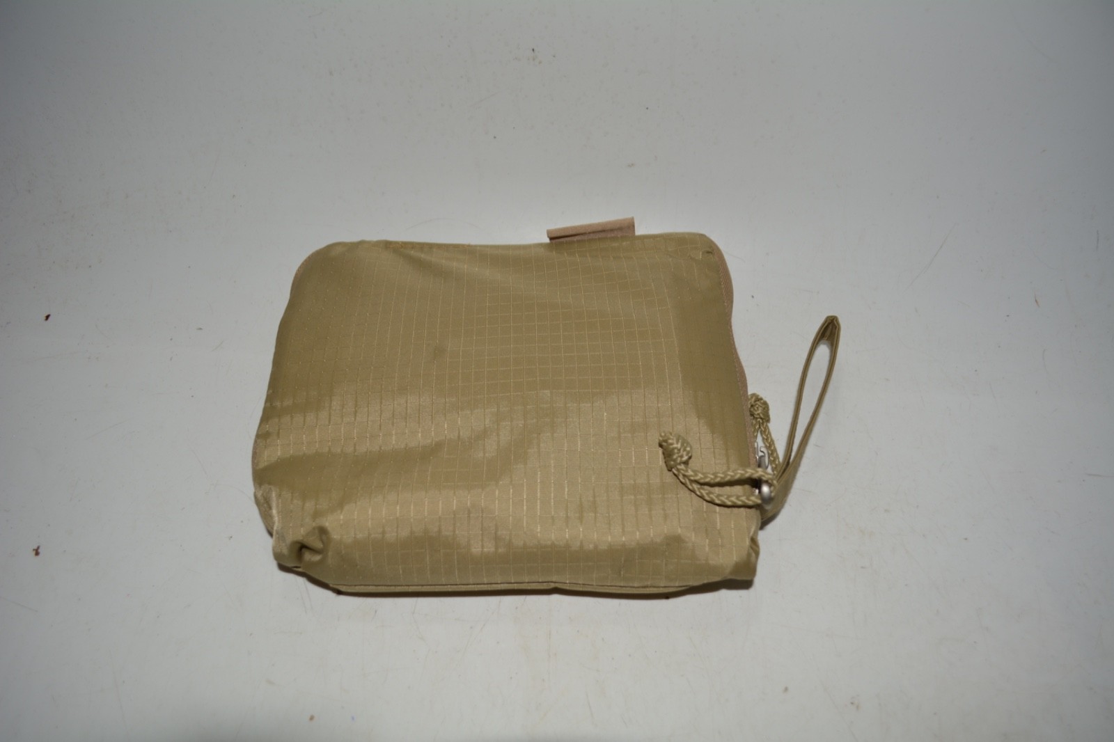 Baggallini Tan Nylon Tote Bag – Travel Zip Packable – Used Good Condition
