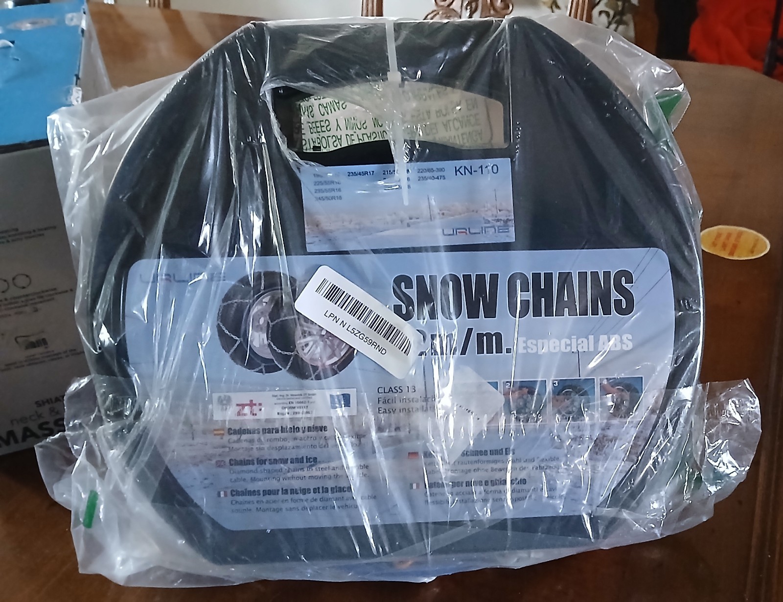 2PCS Snow Chains for SUV/Truck/Car in Snow, Sand, Mud and Ice, Universal