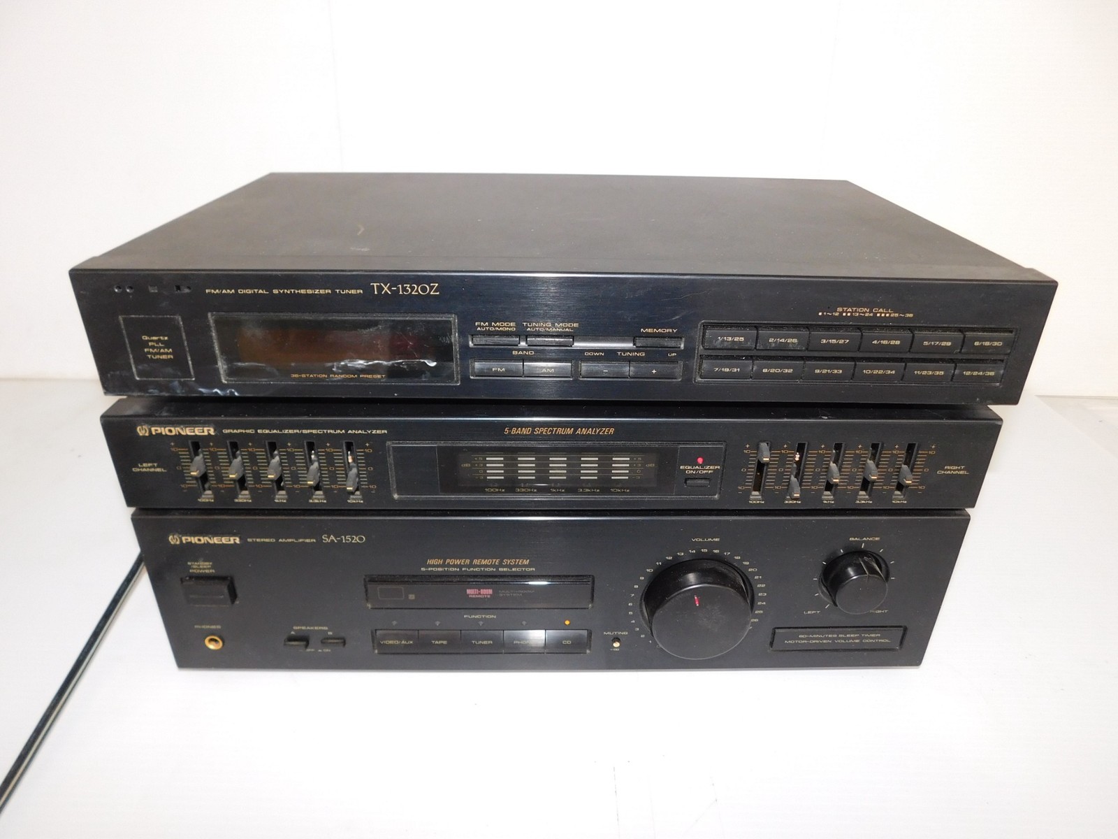 Pioneer SA-1520 Stereo Amplifier & TX-1320Z Digital Synthesizer Tuner  (AQX69)