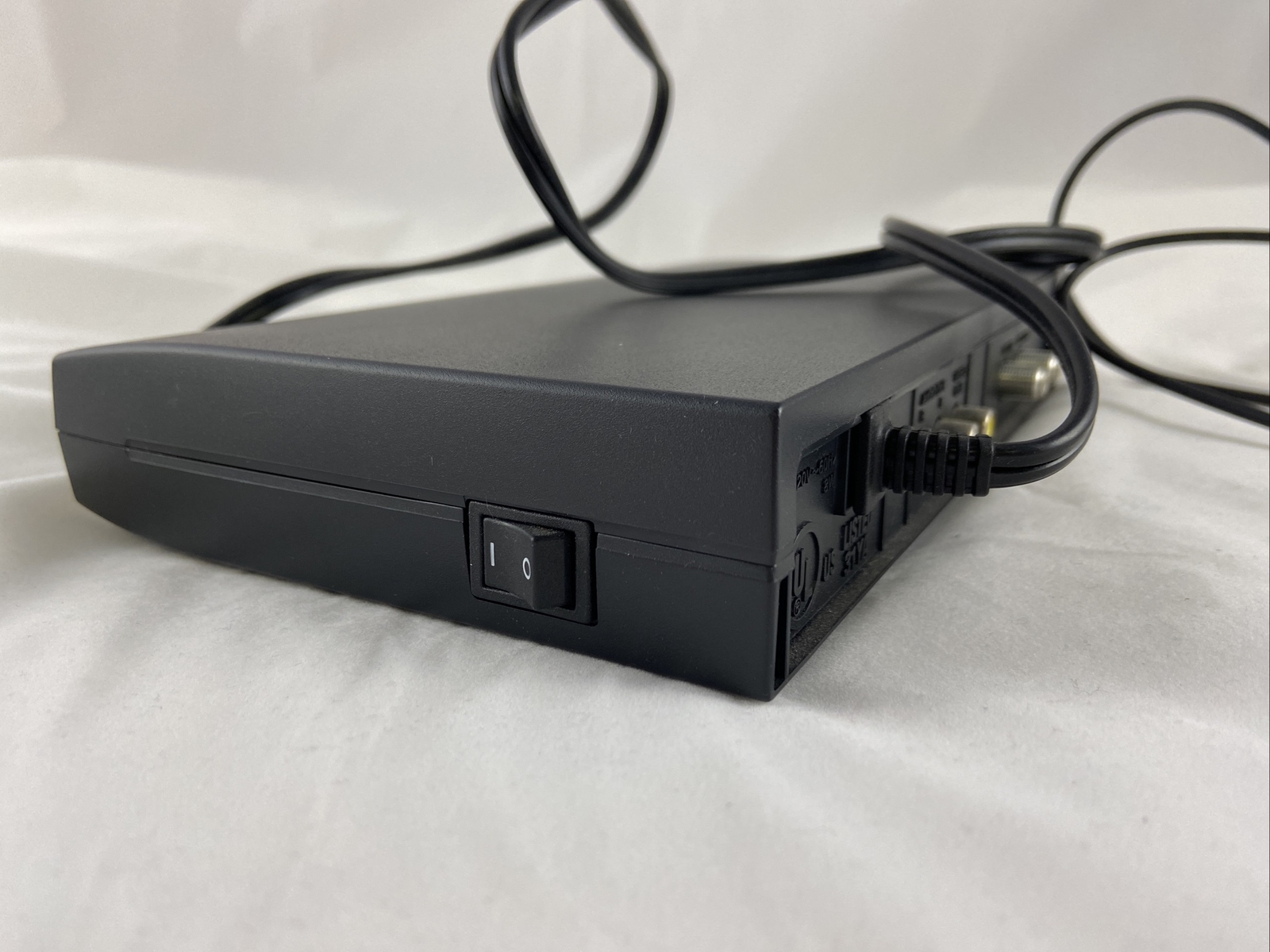 Magnavox DTV Digital To Analog Converter Box TV Tuner TB100MW9 with Remote