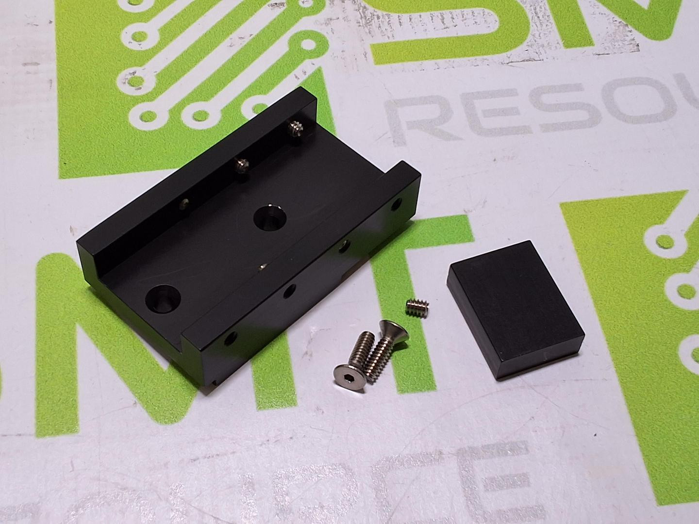 MOUNTING BRACKET 5000-000-005 - NEW