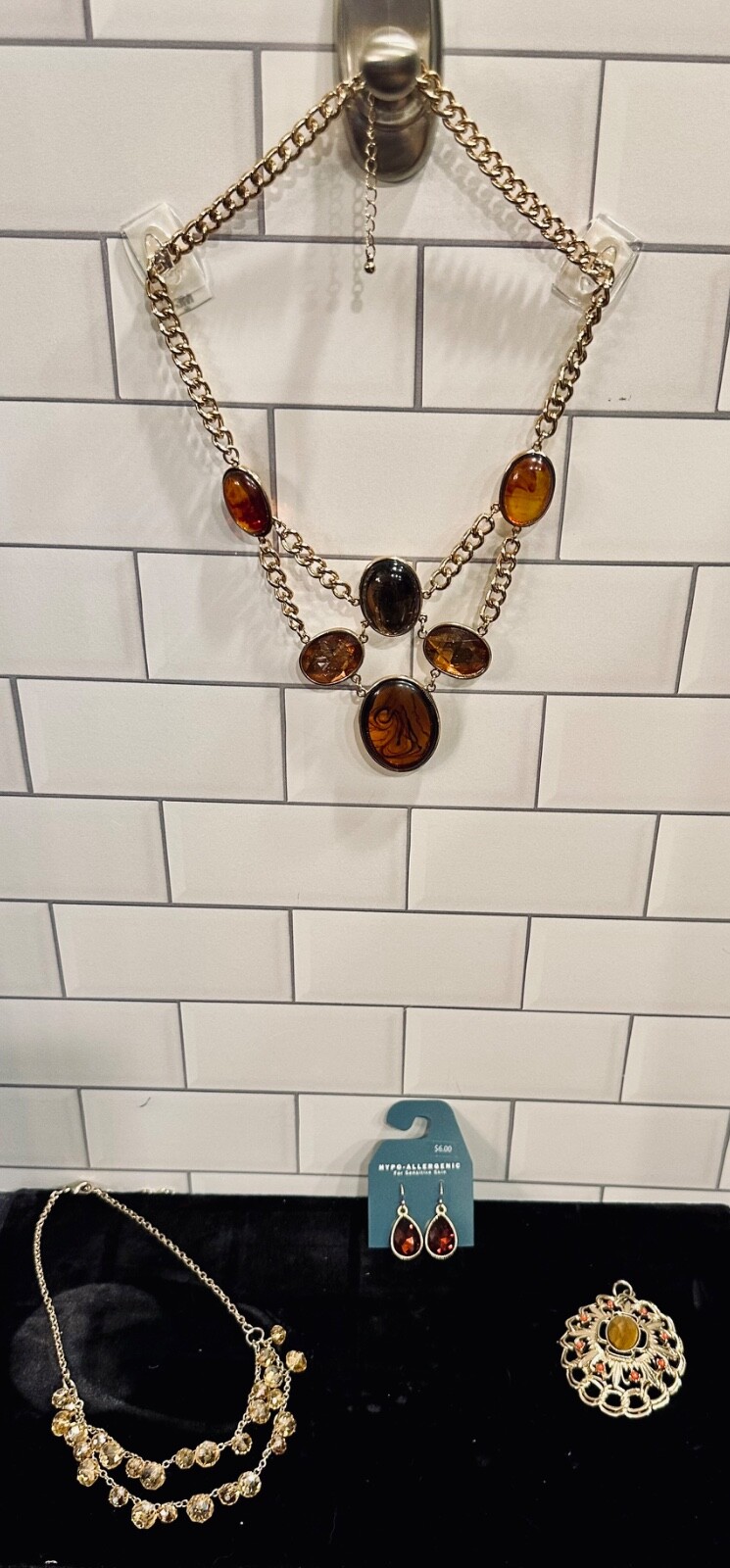 2 Fashion Necklaces, 1 Pendant, I Pair of Earrings in Various Shades Amber/Gold