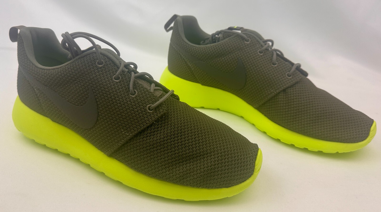 Nike Roshe One Shoes Bamboo Turf Green Deep Volt 511881-307 Men's sz NIB