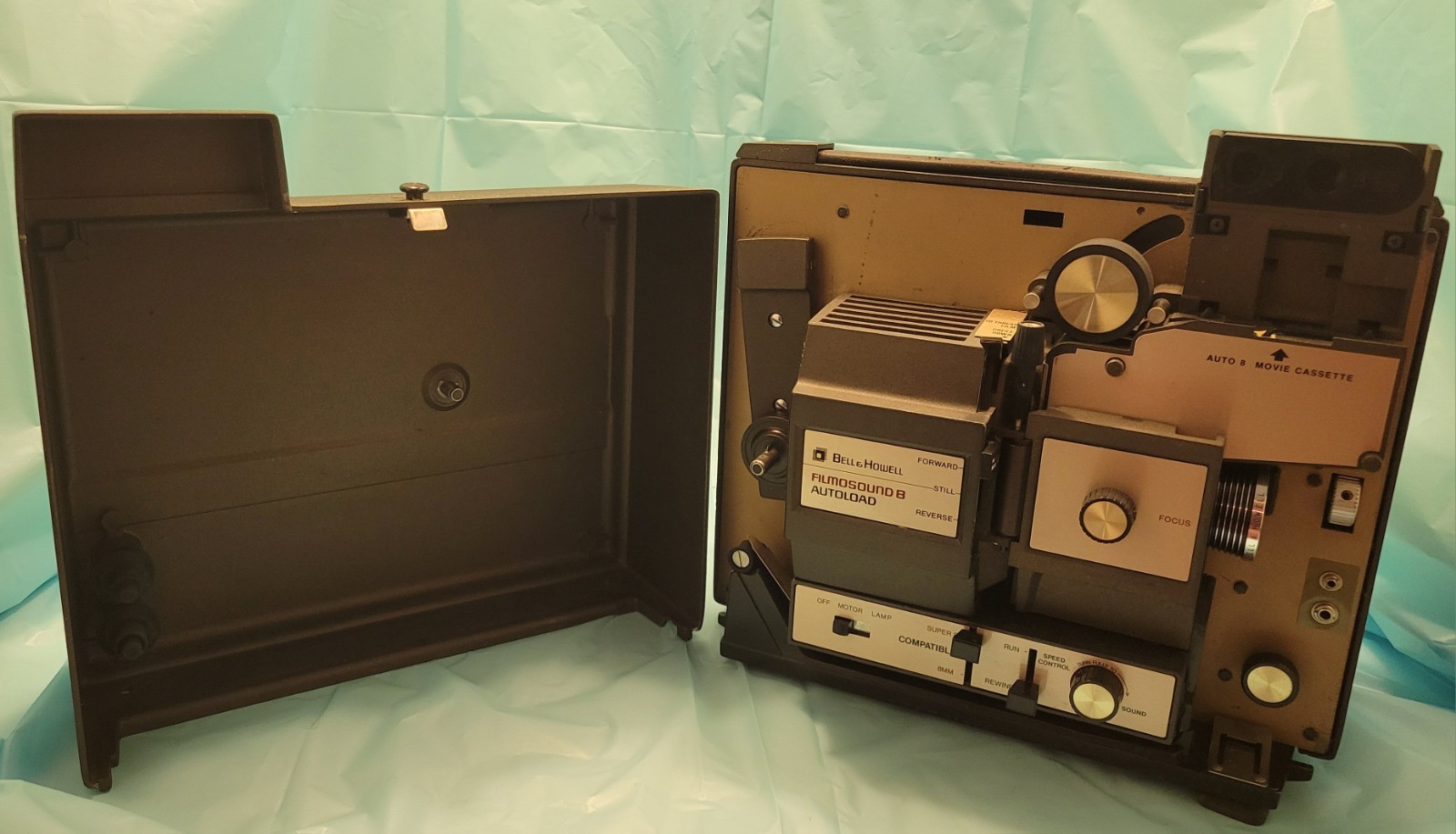 Vintage Bell & Howell Filmosound 8 Autoload Super 8/ 8mm Projector
