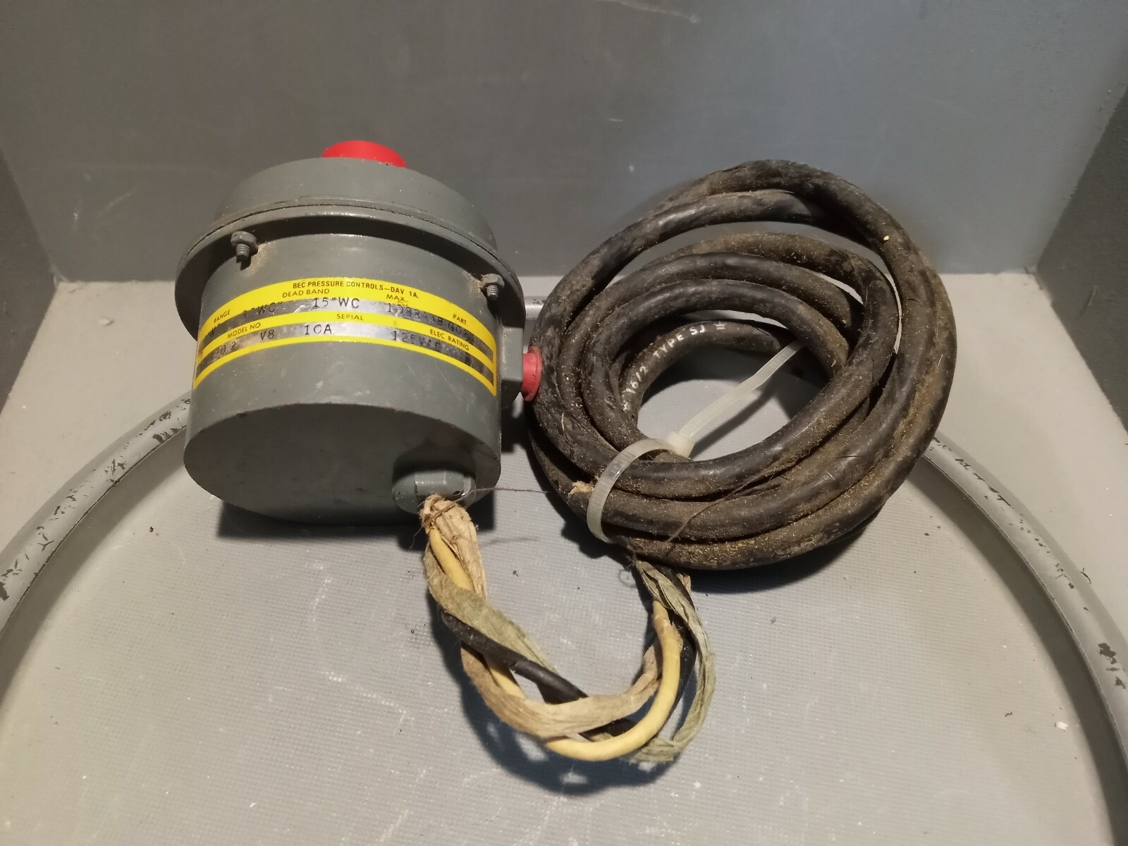 BEC Air Pressure Proving Switch, EXPOSED WIRES, Model 10-R702 V8, 48-G02
