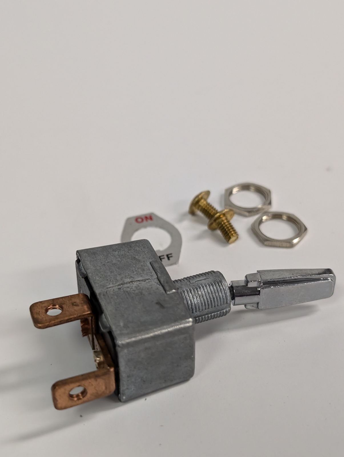 CALTERM SPST HEAVY DUTY BAT HANDLE TOGGLE SWITCH (ON-OFF)
