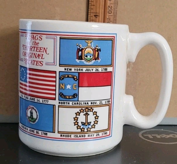VINTAGE FLAGS OF THE THIRTEEN ORIGINAL STATES CERAMIC COFFEE TEA MUG