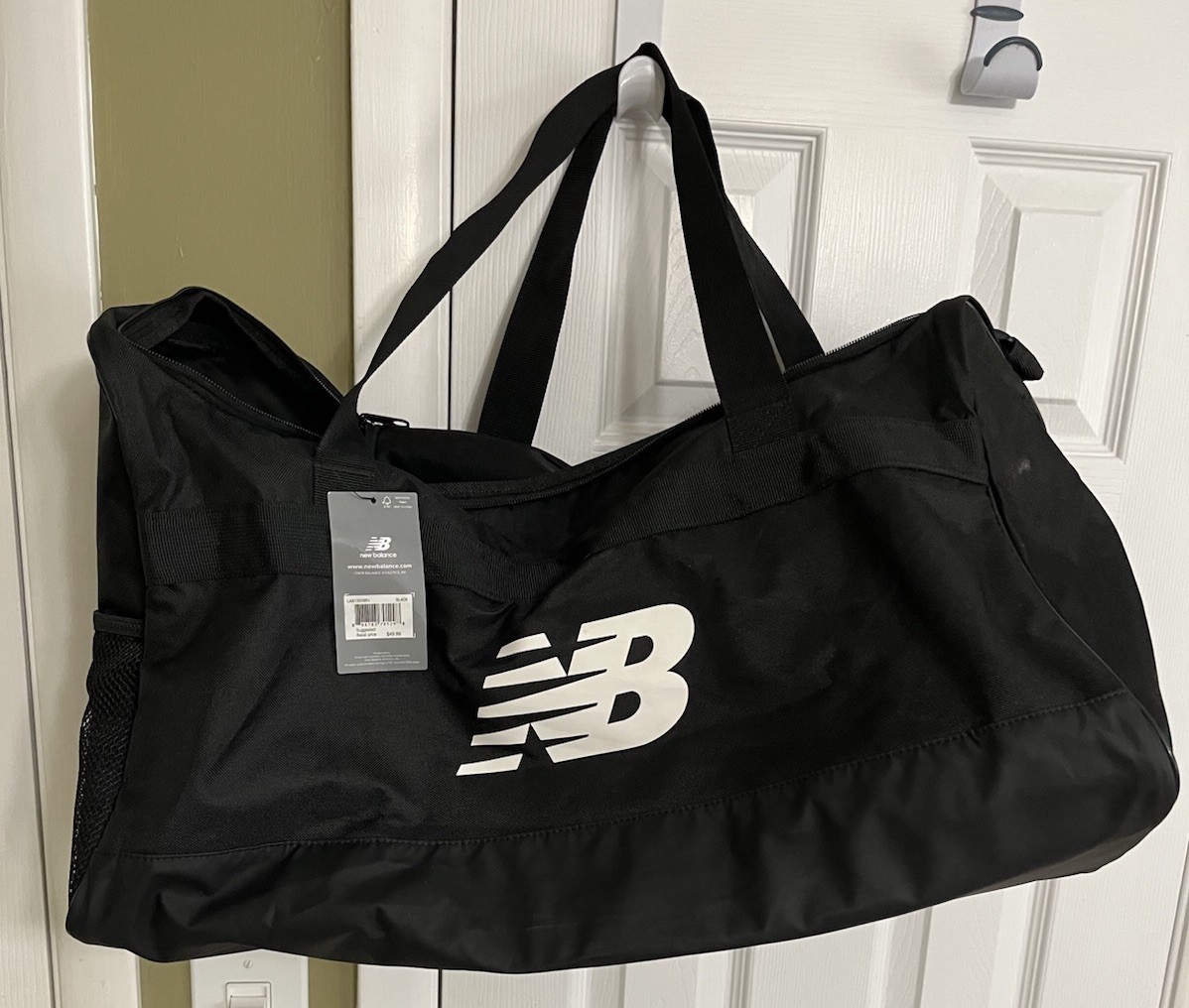 New Balance Gym Duffle Bag Black/White. NWT, Medium/large Size (See Details)