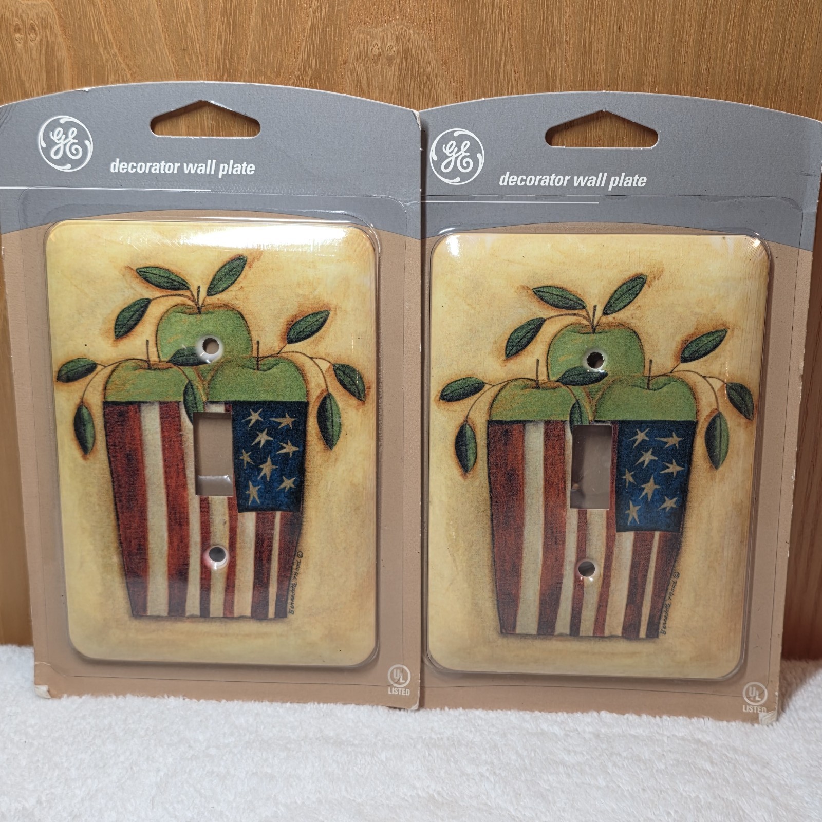 2 VINTAGE GE GENERAL ELECTRIC AMERICANA WALL SWITCH PLATE COVER APPLES FLAG 2002