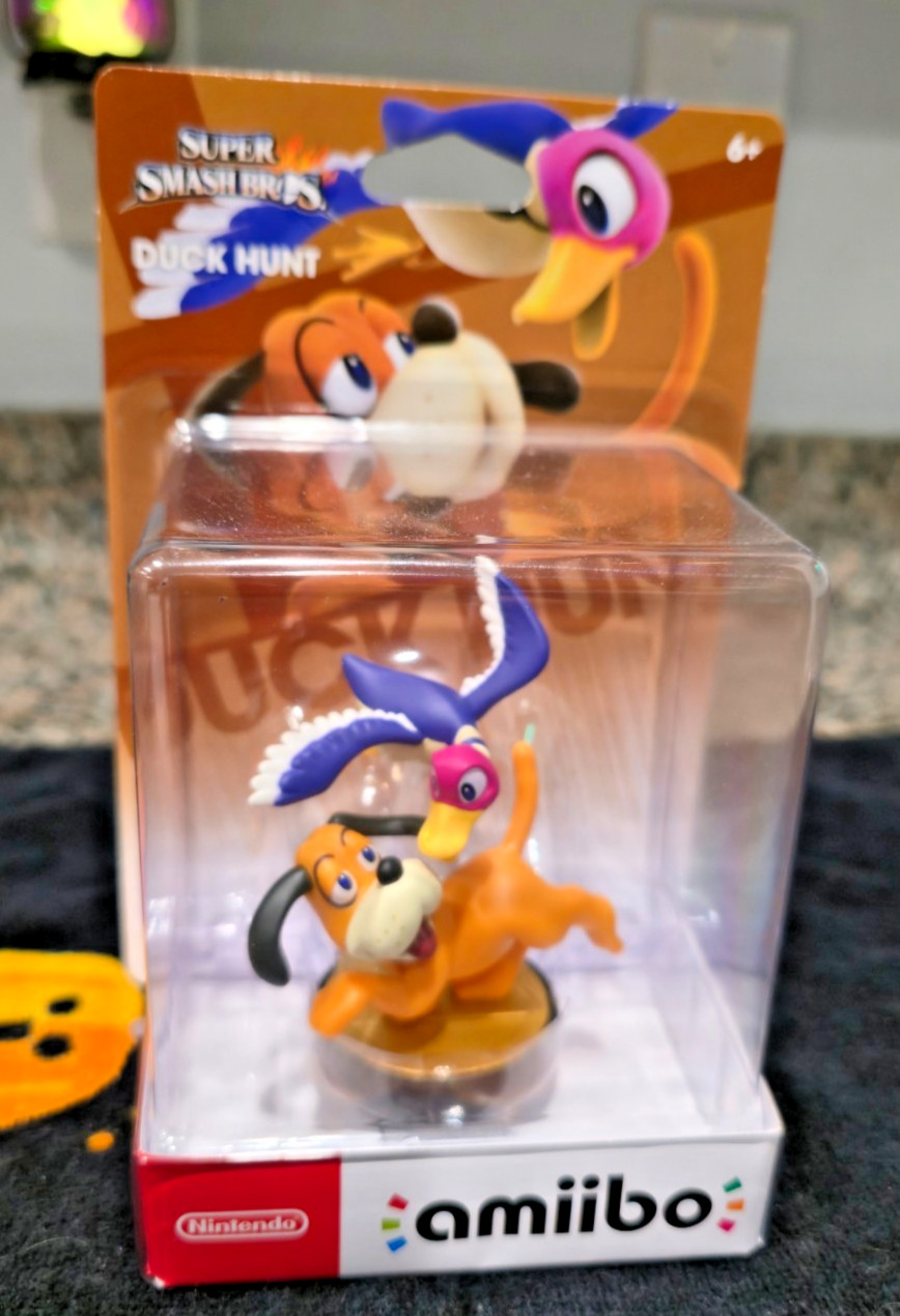 Nintendo - Super Smash Bros Duck Hunt Amiibo New Factory Sealed