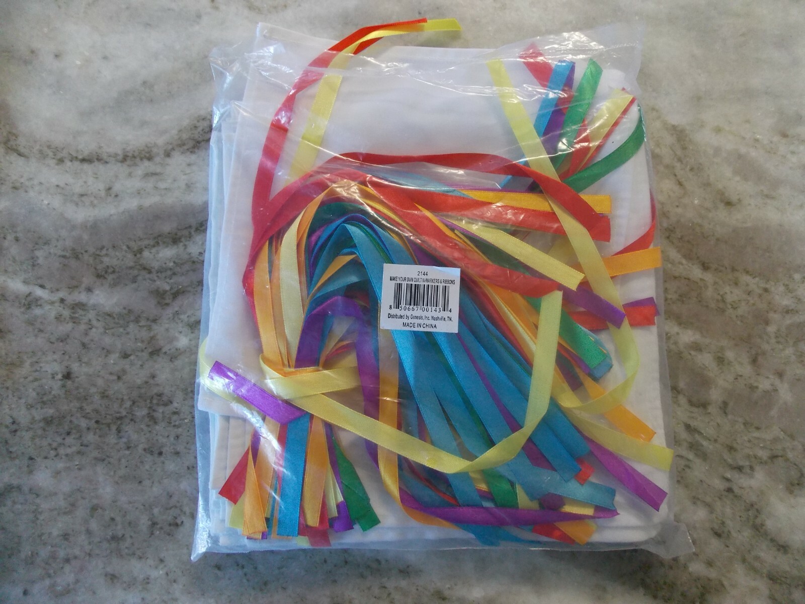 Make Your Own Quilt W/Markers & Ribbons 2144 Fabric Squares Ribbon Kids Project